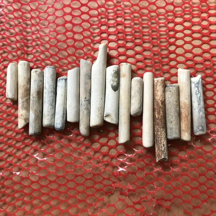 Detail lll: Clay pipe shards